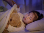Ampuh! Tiru  Cara Ini Dalam Membantu Anak Cepat Tidur di Malam